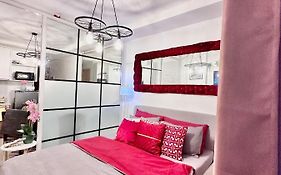 Aesthetic One Bedroom Beside Sm W Pool, Wifi And Netflix
